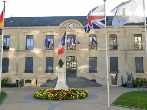 Houilles : le maire porte plainte contre une ancienne première...