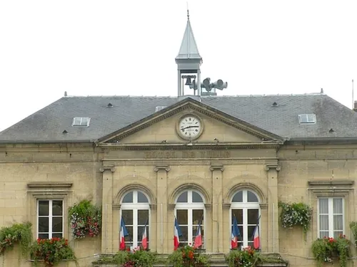 De l'eau dans le gaz à Mouy entre la mairie et le comité des fêtes