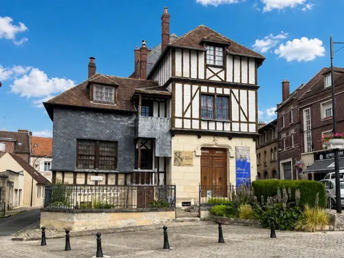 Un manuscrit disparaît au musée Jean Calvin de Noyon