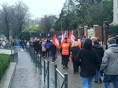 La colère des fonctionnaires s'est exprimée à Chartres