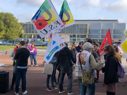 Une centaine de personnes ont marché contre l’austérité à Chartres
