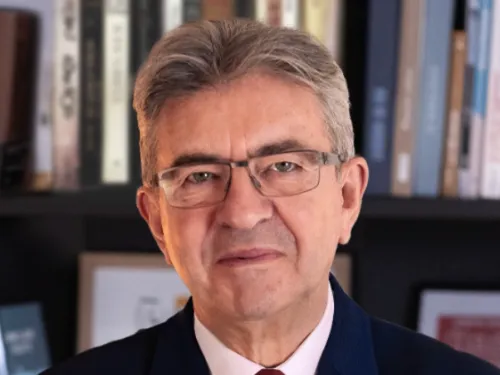 Jean‑Luc Mélenchon officialise sa candidature pour 2027