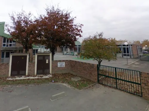 Plus de 300 personnes s'inquiètent de l'état du groupe scolaire...