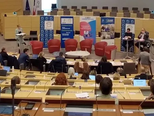 L'orientation sert aux jeunes et aux moins jeunes dans les...