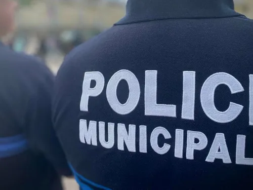 Des enfants ont-ils été réprimandés par les forces de l'ordre en...