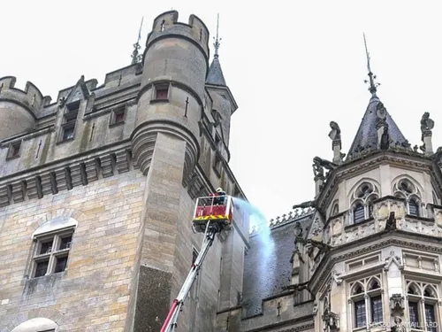 Les pompiers de l'Oise se sont entraînés autour d'un monument bien...