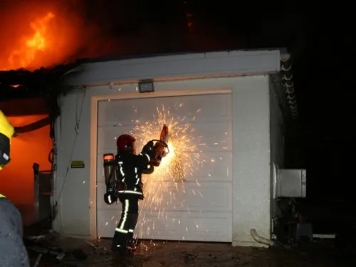 Une maison totalement détruite par un incendie à Mennecy