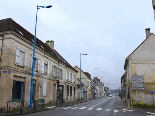 Pont-Sainte-Maxence va dire « au revoir » à ses candélabres bleus