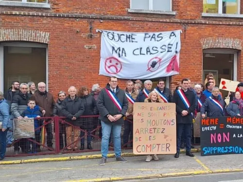 Parents et habitants de Senarpont mobilisés contre une fermeture de...