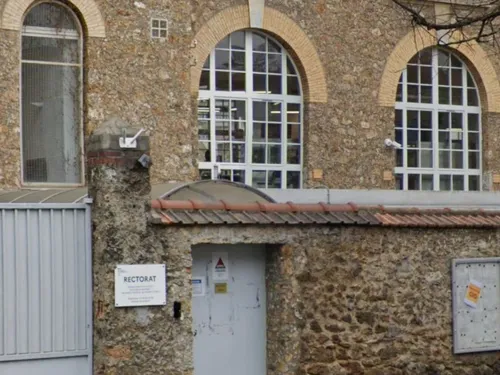 Les parents du lycéen qui s'est pendu à Poissy pourraient porter...