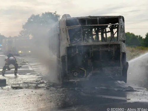 Incendie d'un bus : l'Agglo de Compiègne demande une opération de...