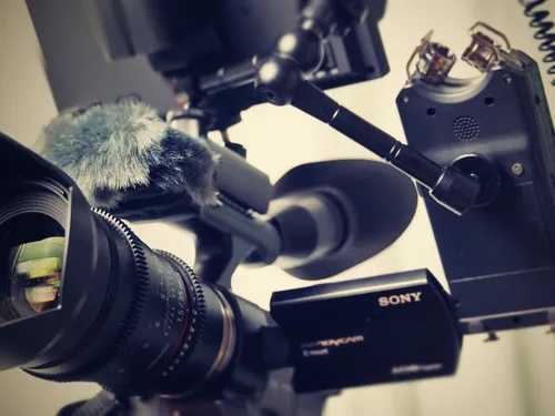 Fleury-en-Bière : une gare de péage réquisitionnée toute une...