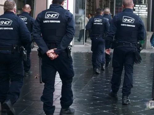 Deux jeunes pris en flagrant délit de « train-surfing » à Paris
