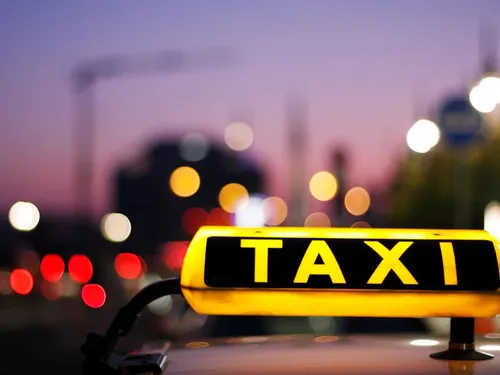 Cinq chauffeurs de taxi comparaissent devant le tribunal...