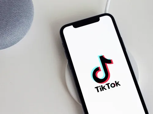 Des parents accusent TikTok d'avoir poussé leur fille de 15 ans au...