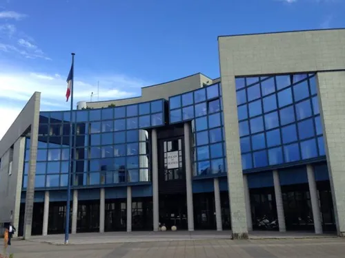 Quatre hommes suspectés d’avoir enlevé et passé à tabac un jeune de...