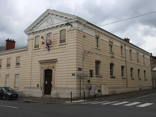 Le tribunal de Fontainebleau a condamné un ancien chef d'entreprise...