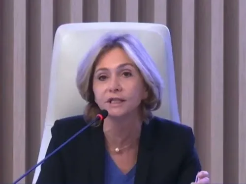 Un gros chèque pour rénover le Clos des Aunettes à Évry-Courcouronnes