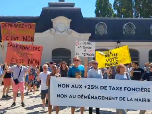 Vaux-le-Pénil : habitants et opposition vent debout contre le...