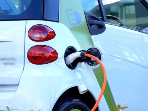 Les points de charge électrique étendent encore leur maille sur le...