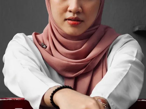 Voile arraché à Poissy : la polémique enfle