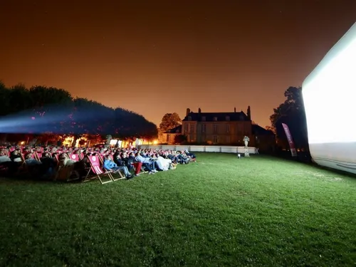 Un « franc succès » pour les séances de ciné en plein air dans les...