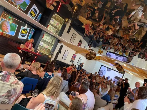 La belge Angèle à Nantes, comme à la maison !