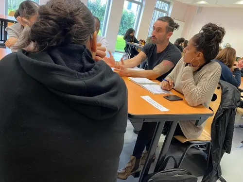 Orientation : des bourses de stages pour des élèves de 3è de...