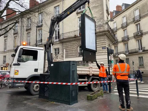 A Nantes, les panneaux publicitaires disparaissent peu à peu