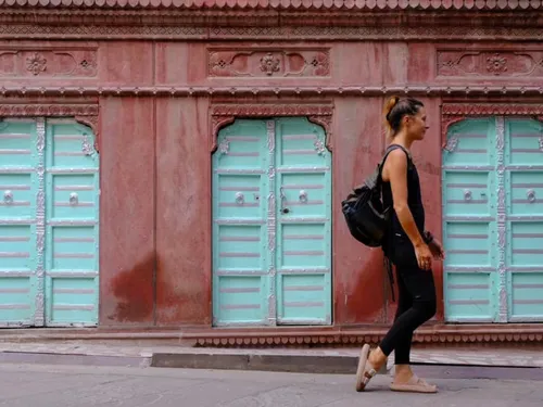 Bretons de l'Etranger. La nantaise Claudie voit le monde "avec un...