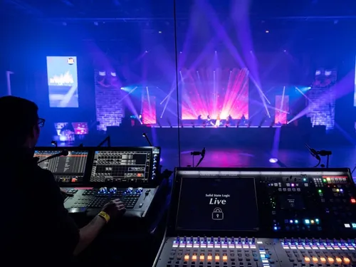 Le Zénith de Nantes retient son souffle