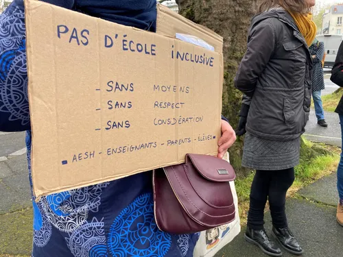 Les AESH se mobilisent un peu partout dans l'ouest