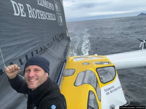 Brest, Arkéa Ultim Challenge. Le skipper Charles Caudrelier dans sa...