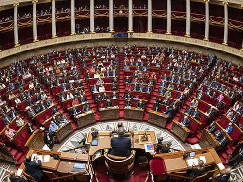 Projet de loi Immigration : le Secours catholique veut voir le...