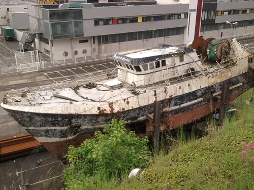 Brest. La déconstruction du Bugaled Breizh a démarré