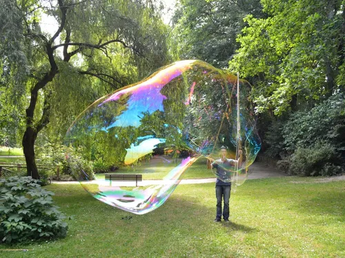 Agréabulles : les bretons visent le record de la plus grande bulle...