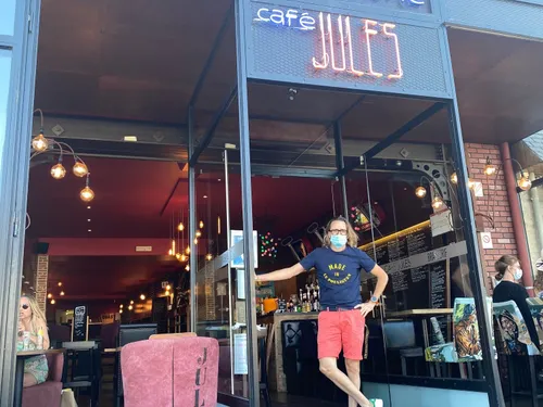 Plus de consommation debout au bar, une nouvelle contrainte