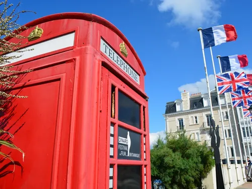 Funérailles d'Elizabeth II : reportage à Dinard, une ville "so...