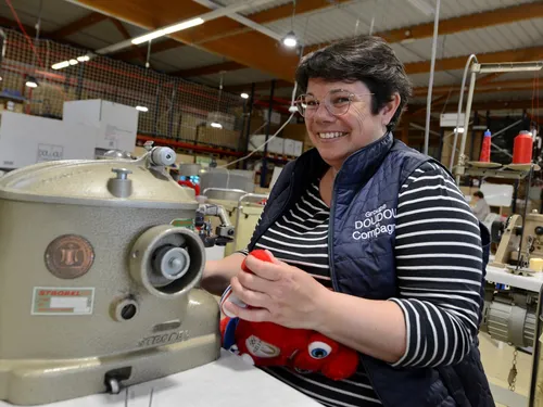 JO 2024. Reportage chez Doudou et Compagnie, qui produit les...