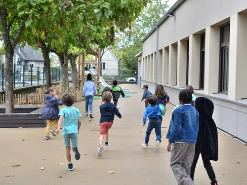 Rentrée des classes à Rennes : une cour moins bitumée !