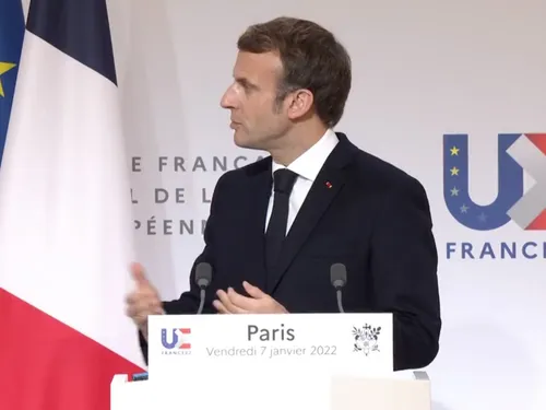 Présidentielle : le bilan d'Emmanuel Macron marqué par deux crises...