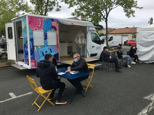 Un vaccibus itinérant contre le COVID-19 sur les terres de Montaigu 