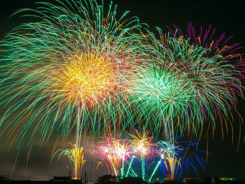 Les feux d'artifice vont illuminer le ciel cet été , notamment le...