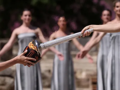 Le parcours de la flamme olympique, d'Olympie à Brest, en passant...