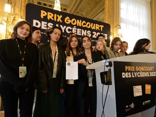 Distinction. Cette fois, Neige Sinno décroche le "Prix Goncourt des...