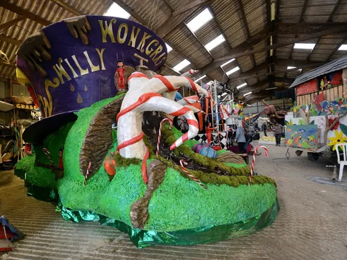 Les Gras de Douarnenez, avec le char "Willy Wonkgras" et l'univers...