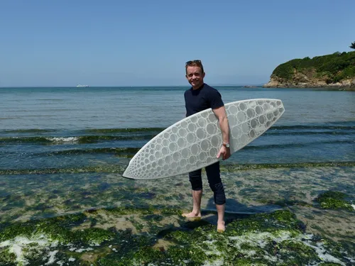 Des planches de surf bretonnes, à base d'algues vertes ... en...
