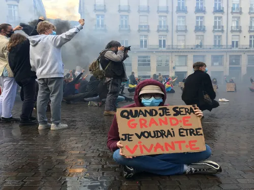 La jeunesse se mobilise pour le climat, place Royale