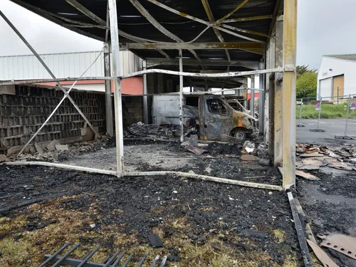 Incendie d'un entrepôt : l'entraide s'organise à Lorient