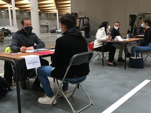 Les restaurateurs recrutent avant de rouvrir le 19 mai en extérieur